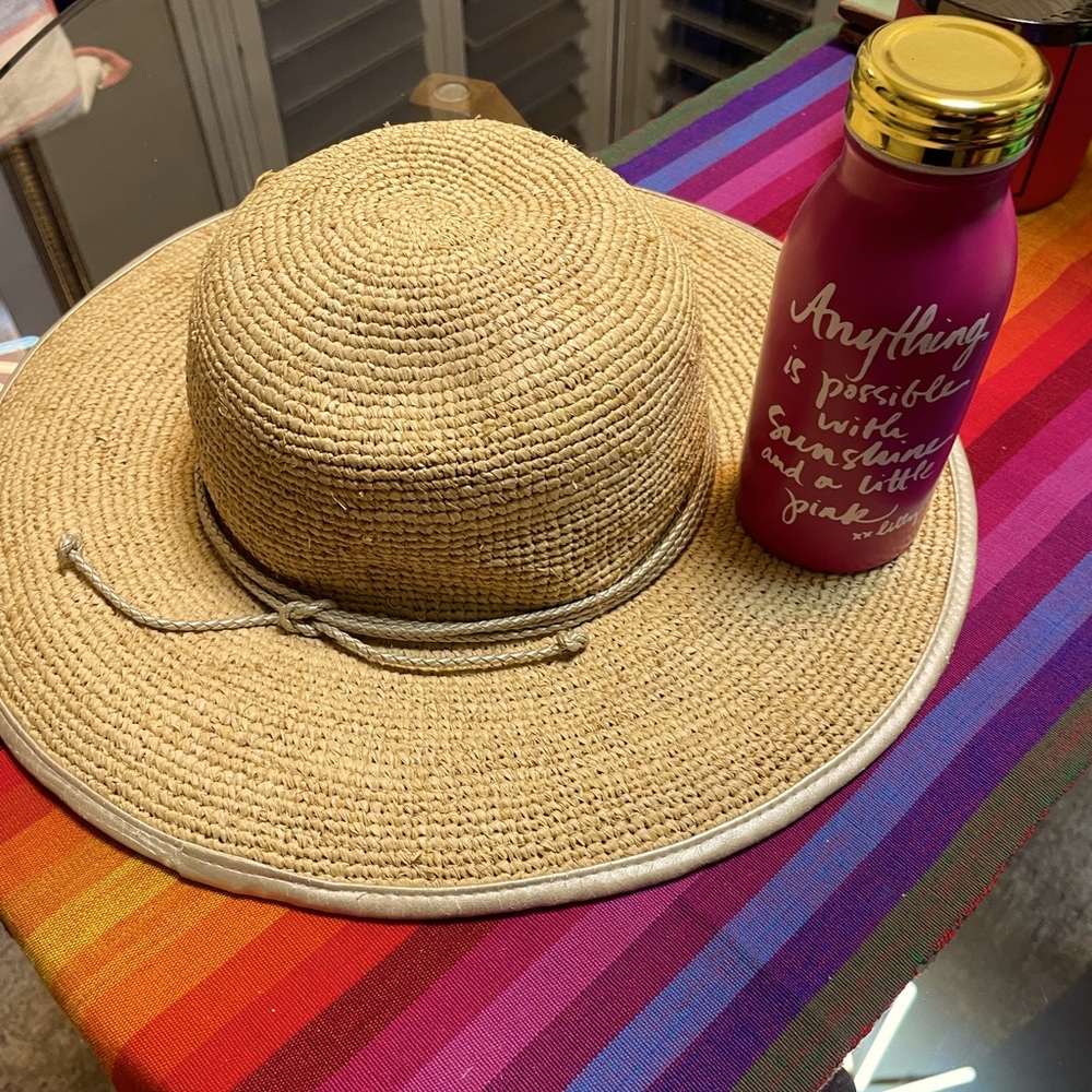 Vera Bradley woven sun hat, lined and perfect for sunny days!  EUC
